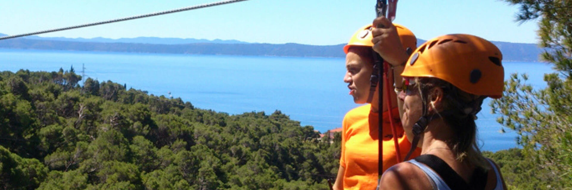 Excursion Adrenaline zipline descent in Tučepi Medora